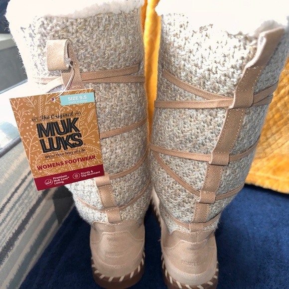 Muk Luks Snow Boot Leather 9.5 Sand,, Knee High - Picture 7 of 10